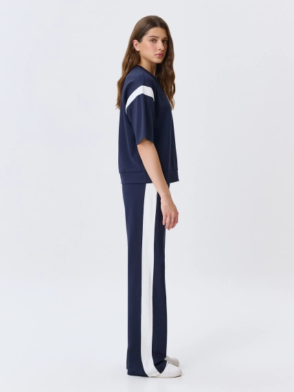 Брюки с контрастными лампасами