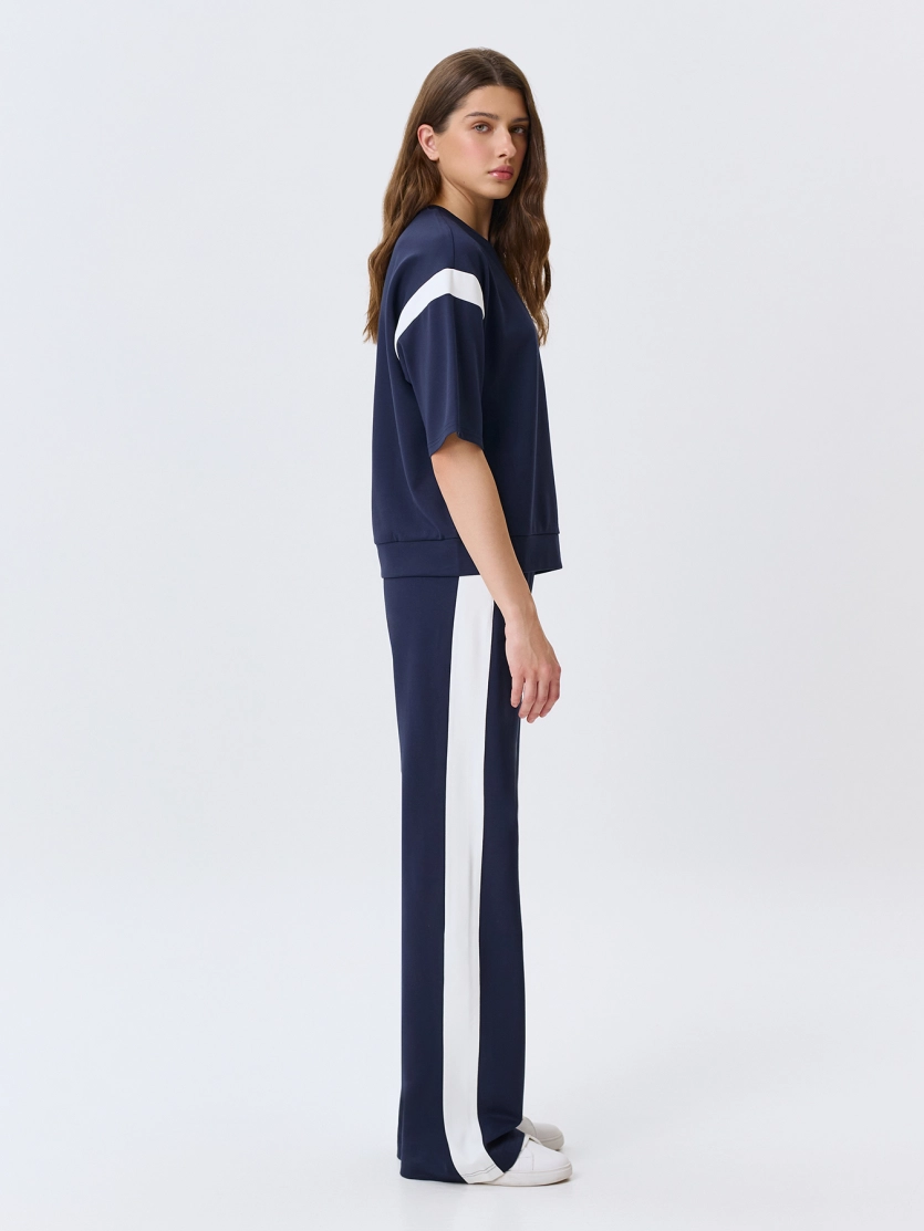 Джемпер с контрастными вставками