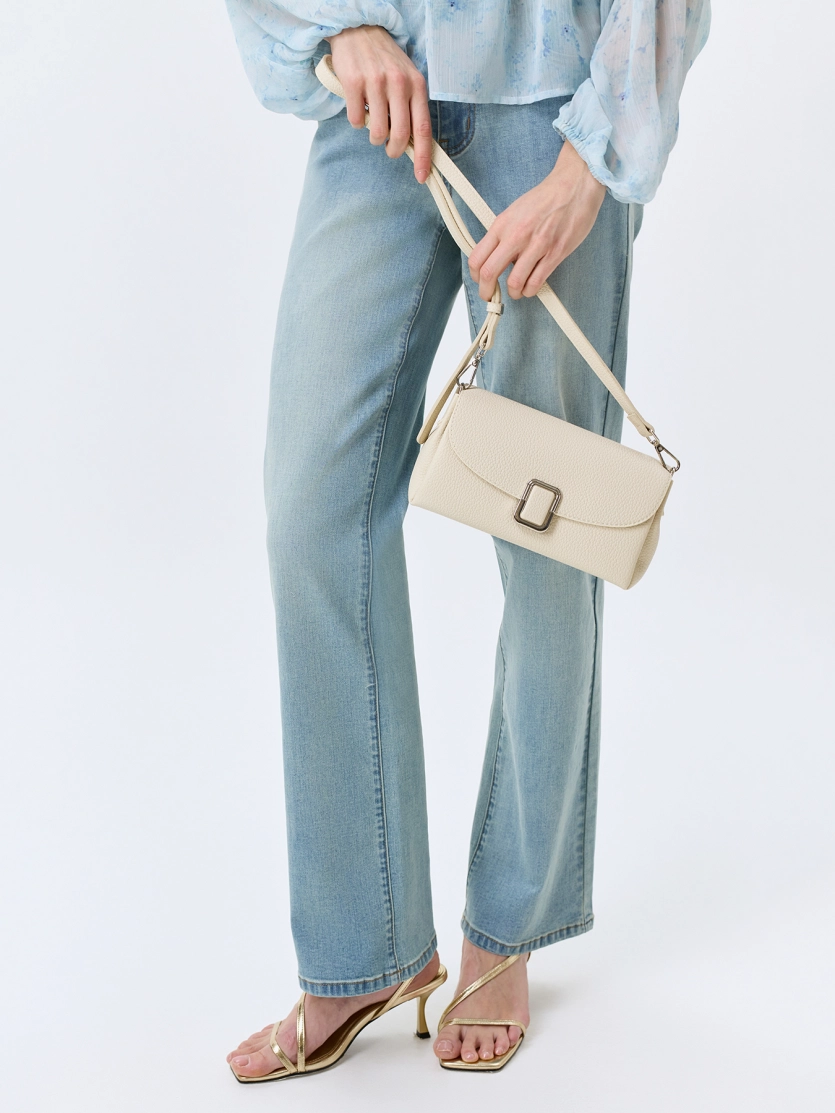 Сумка кроссбоди в молочном оттенке