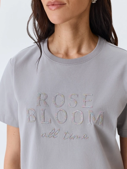 Футболка из хлопка с вышивкой в цвет