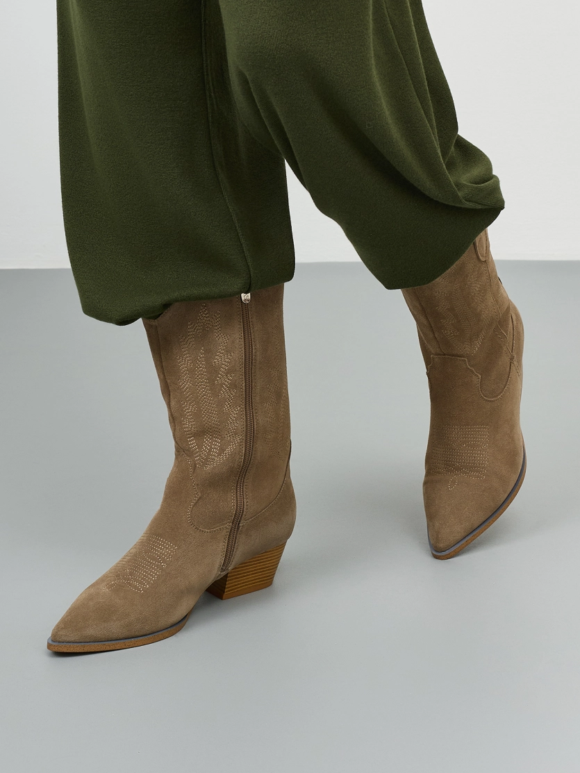 Сапоги-казаки из натуральной замши