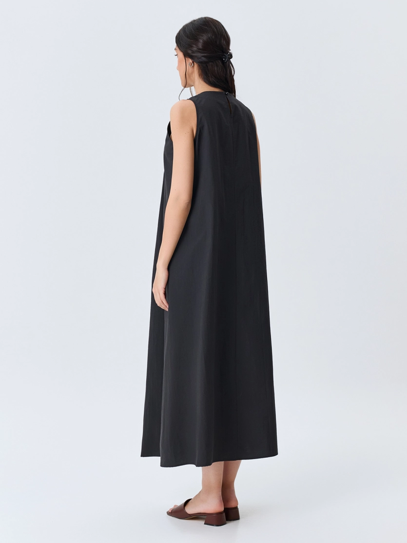 Платье макси с акцентными складками