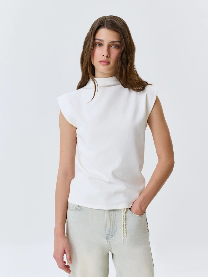 Топ с воротником стойкой