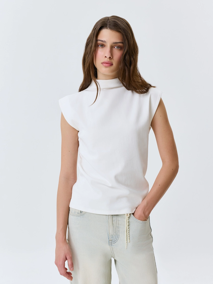 Топ с воротником стойкой