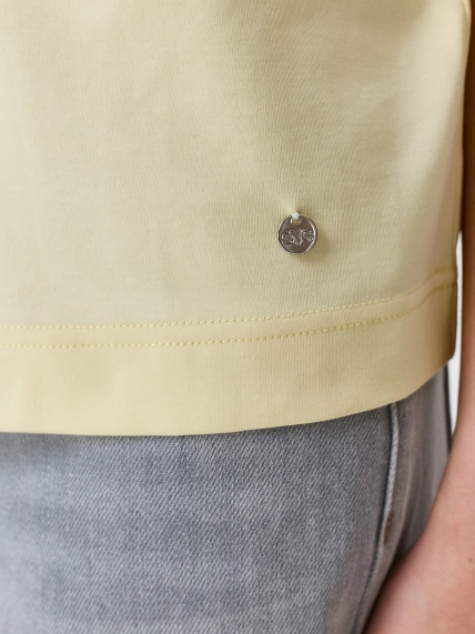 Базовая яркая футболка