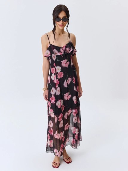 Романтичное платье с ярким цветочным принтом