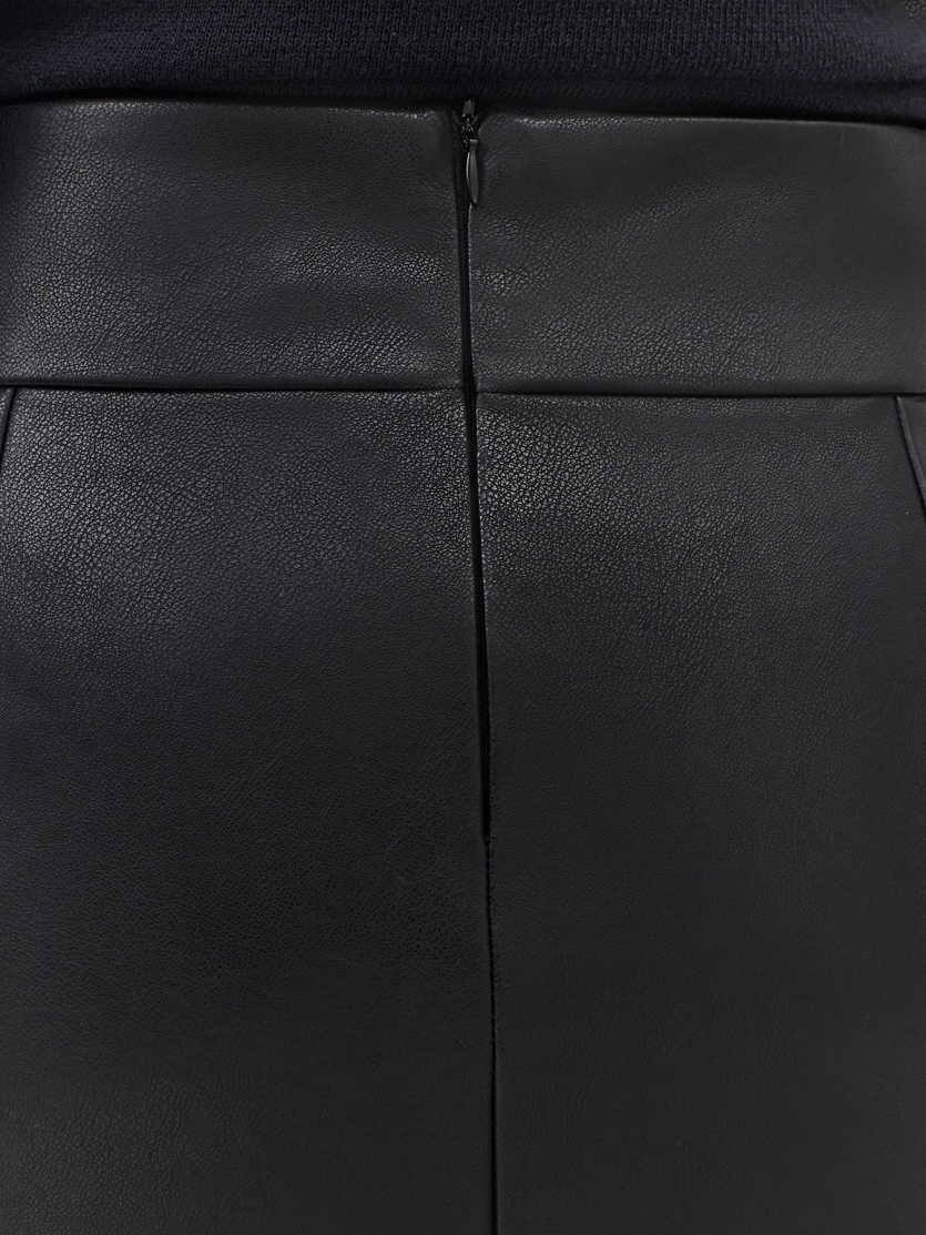 Юбка из экокожи с декоративными молниями