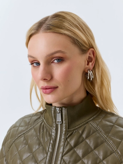 Стеганый бомбер из эко кожи