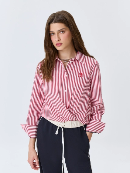 Яркая рубашка в полоску 
