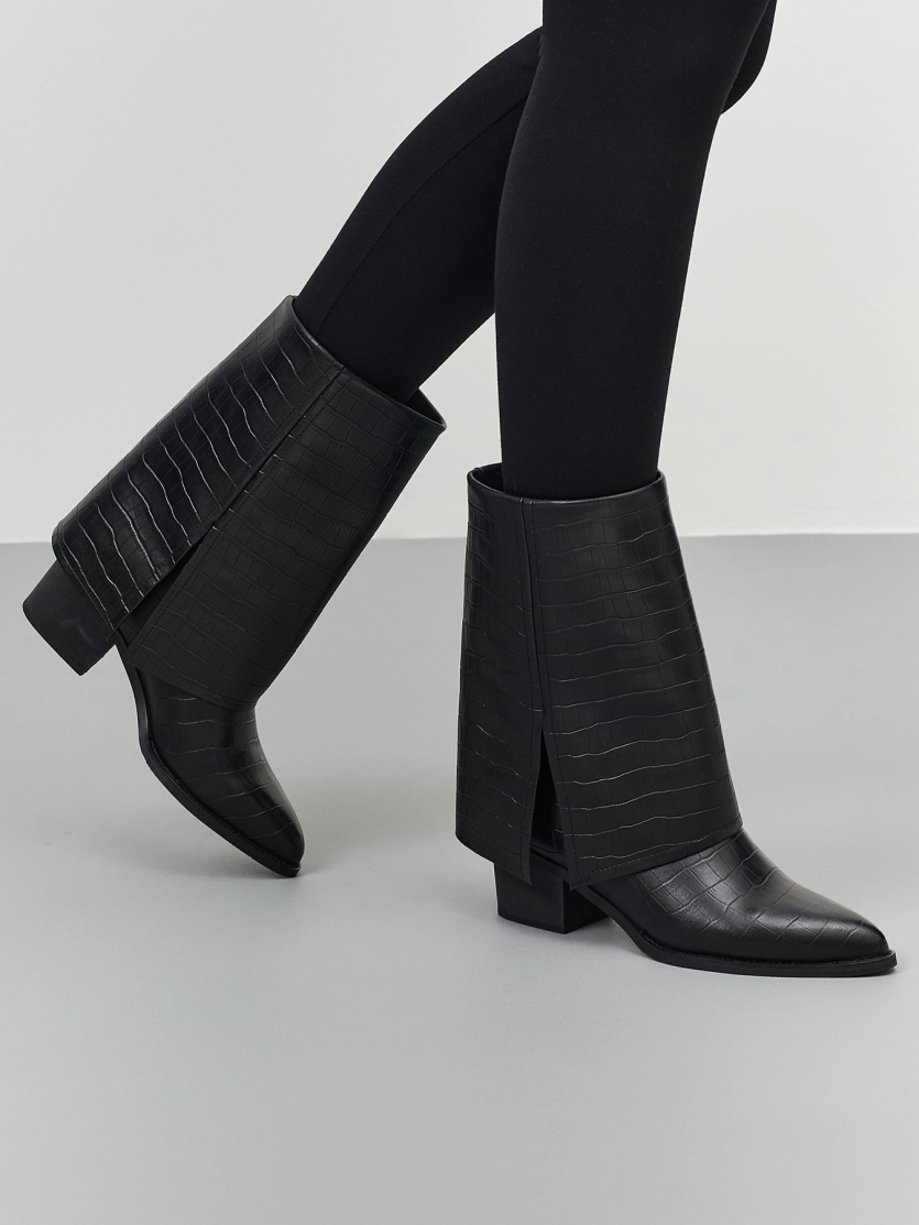 Полусапоги из натуральной кожи с расширенным голенищем