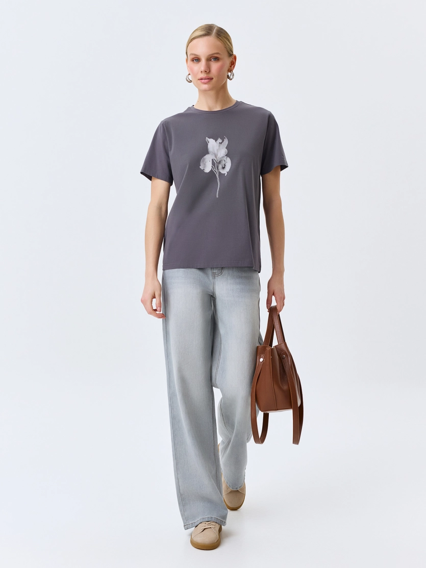 Футболка с флоральным принтом