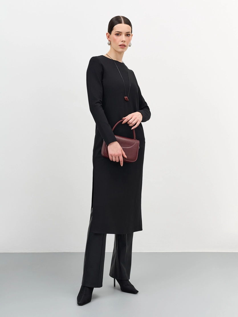 Элегантное платье-миди с разрезом