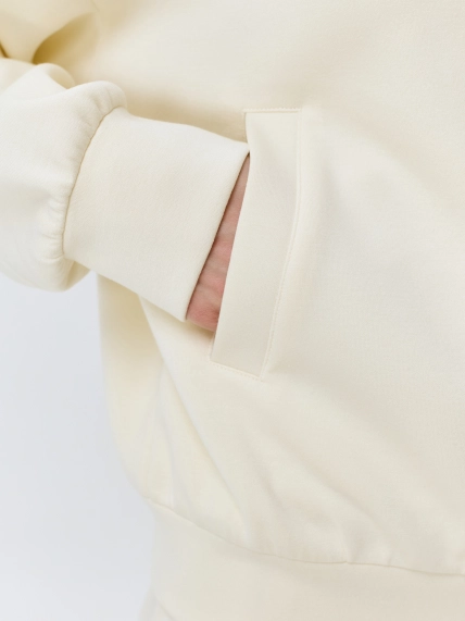 Трикотажный бомбер в спортивном стиле