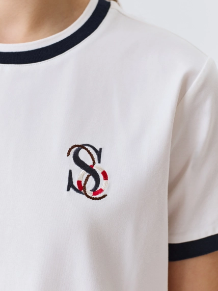 Футболка с контрастными деталями