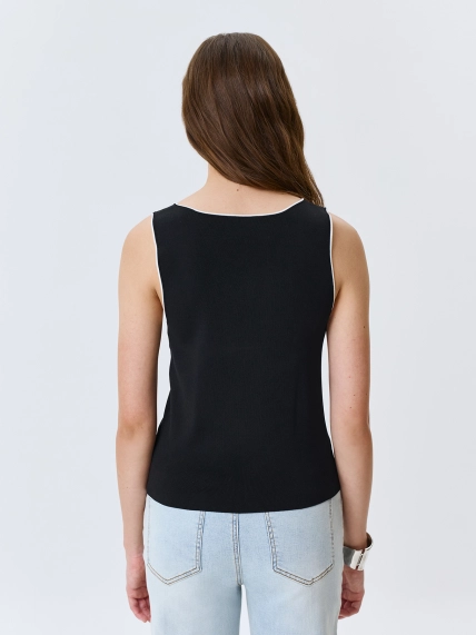 Топ из вискозы с контрастным кантом