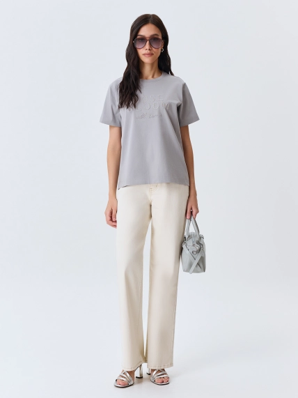 Футболка из хлопка с вышивкой в цвет