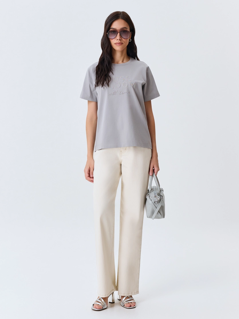 Футболка из хлопка с вышивкой в цвет