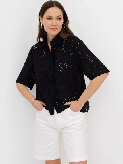 Укороченная блузка из шитья с объемными рукавами