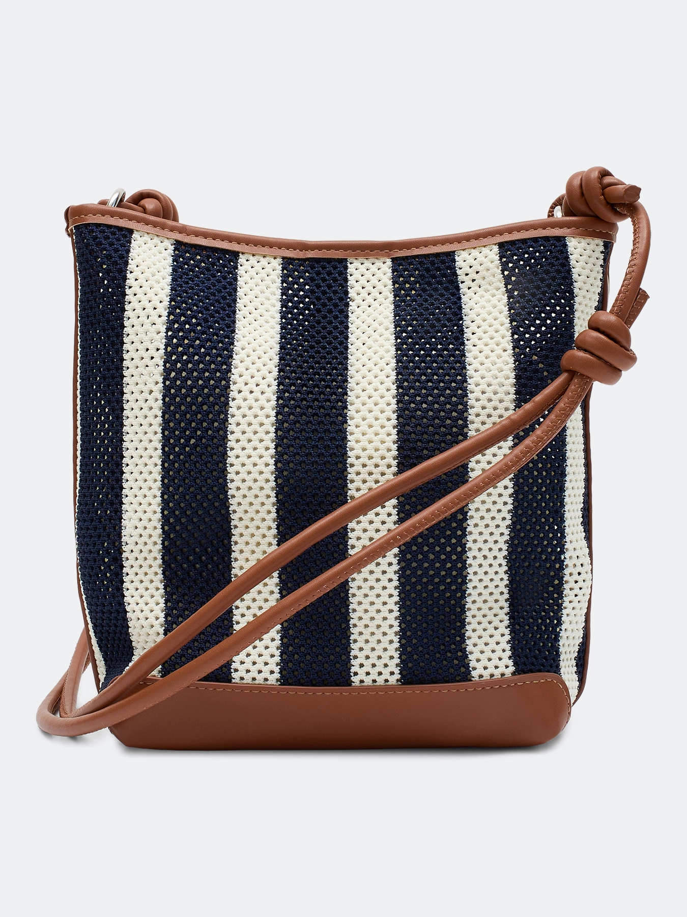 Комплект из плетеной сумки и косметички SAVAGE