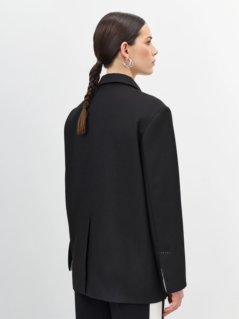 Жакет с декоративными контрастными швами