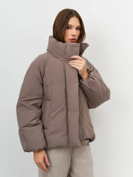 Теплая куртка с минималистичным декором