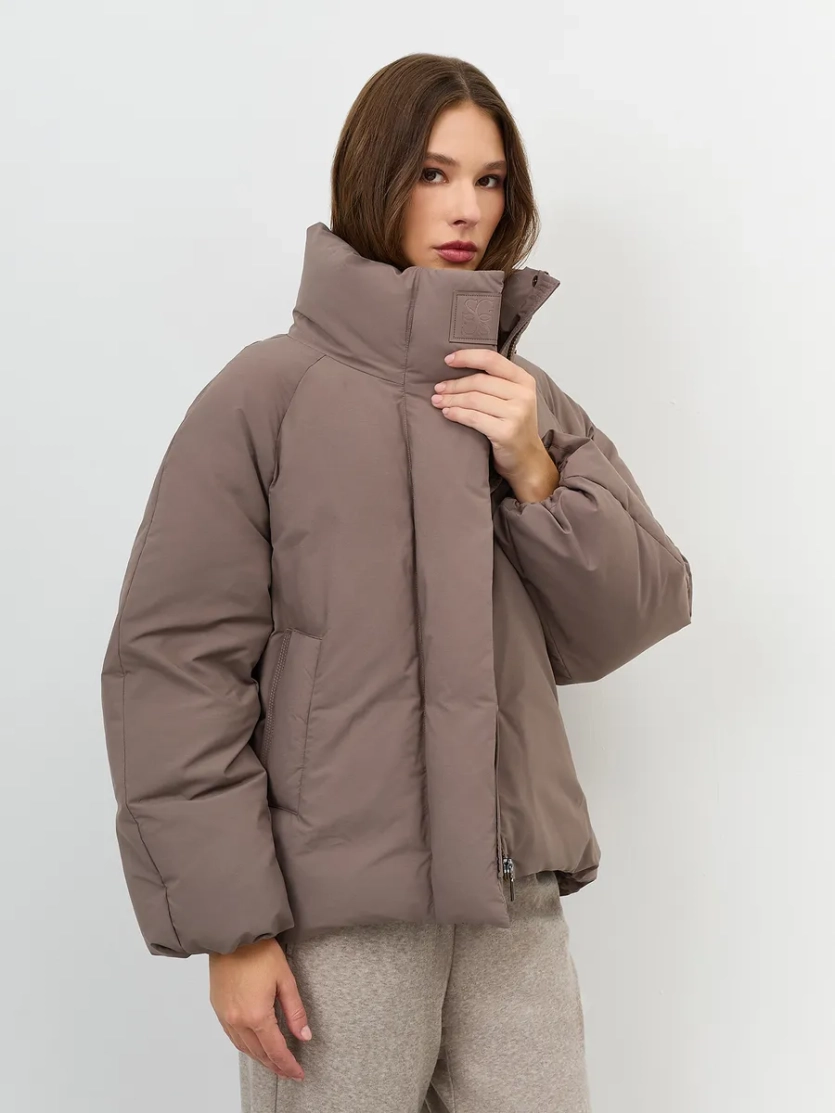 Теплая куртка с минималистичным декором