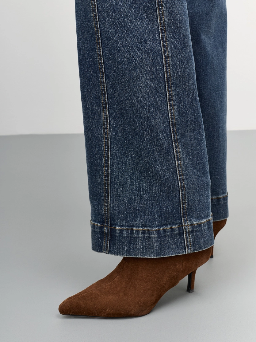 Широкие джинсы с рельефами