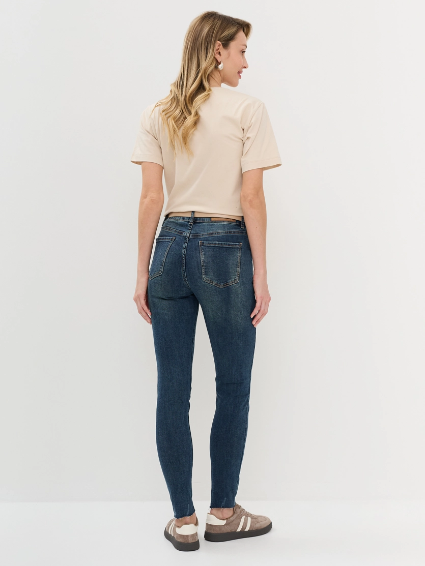 Классические джинсы skinny с минималистичной варкой