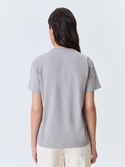 Футболка из хлопка с вышивкой в цвет