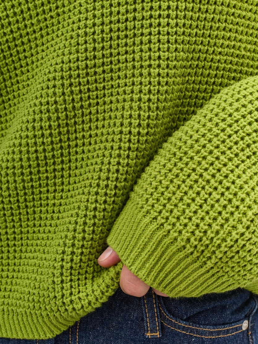 Яркий свитер из хлопка