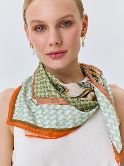 Шейный платок с геометрическим принтом