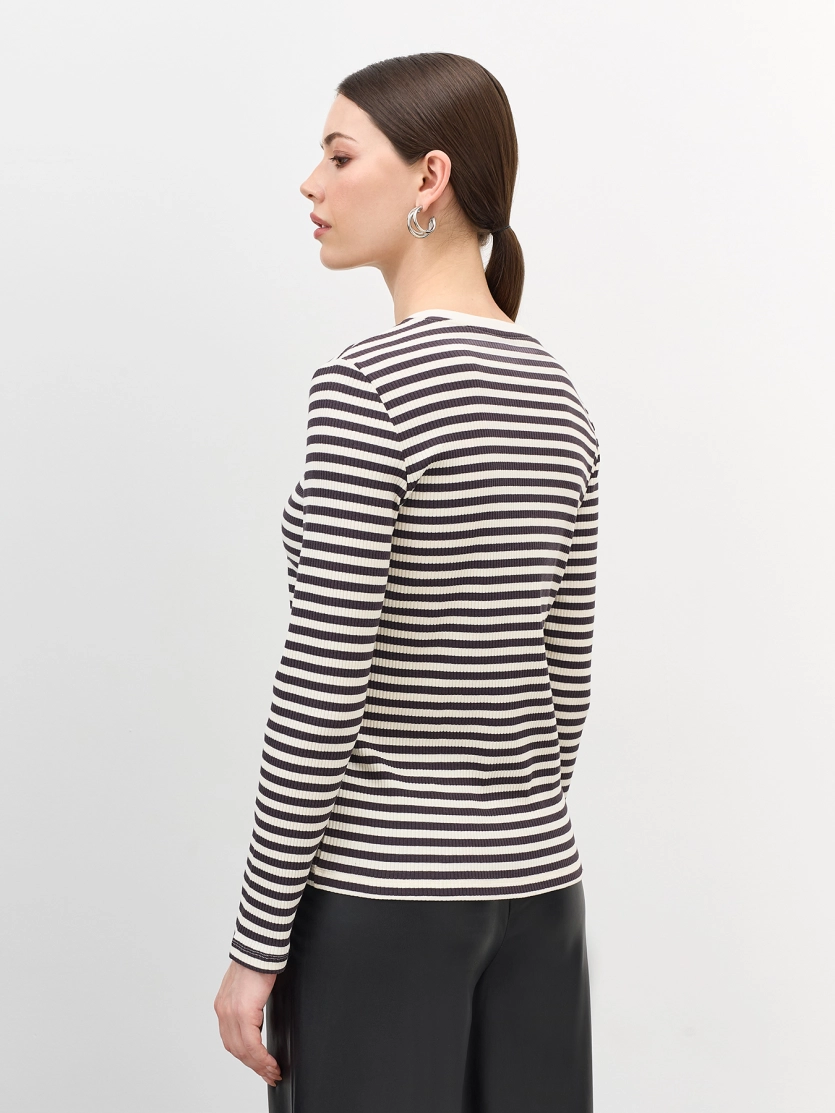 Базовый лонгслив в контрастную полоску