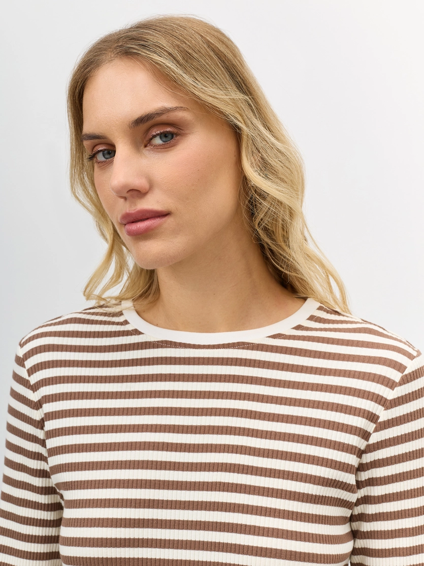 Базовый лонгслив в контрастную полоску