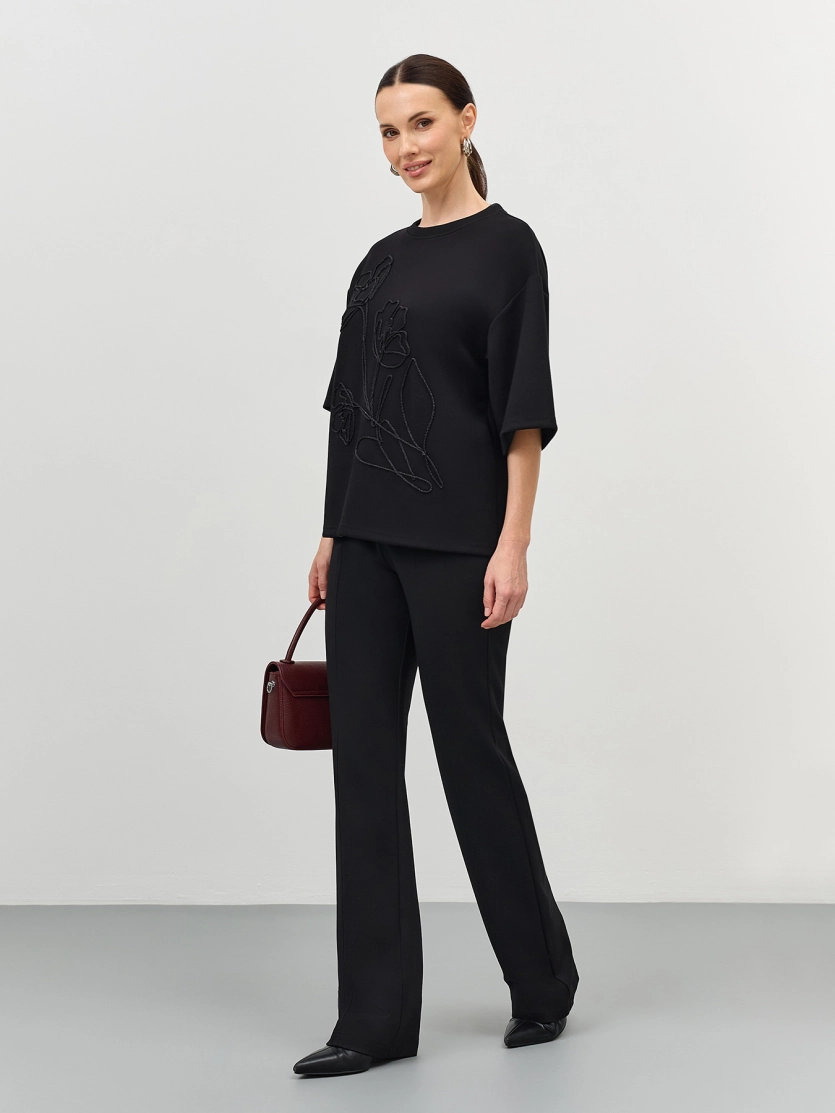 Джемпер с объемной вышивкой