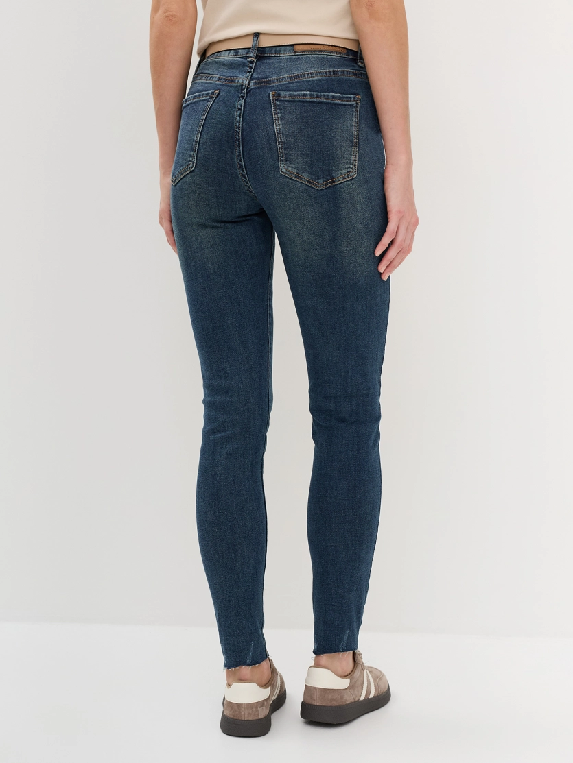 Классические джинсы skinny с минималистичной варкой