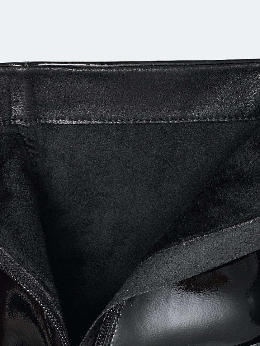 Ботильоны из лаковой кожи и контрастным каблуком