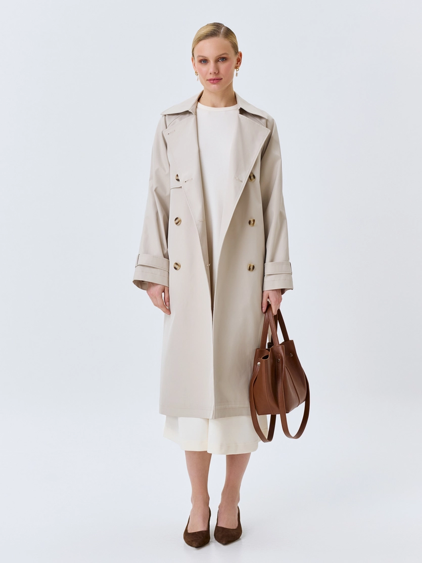 Классический тренч с акцентными пуговицами