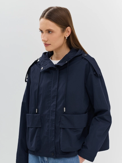 Легкая ветровка с капюшоном