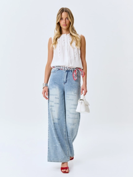 Широкие джинсы с акцентными дестроями