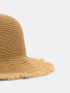 Летняя шляпа с широкими полями