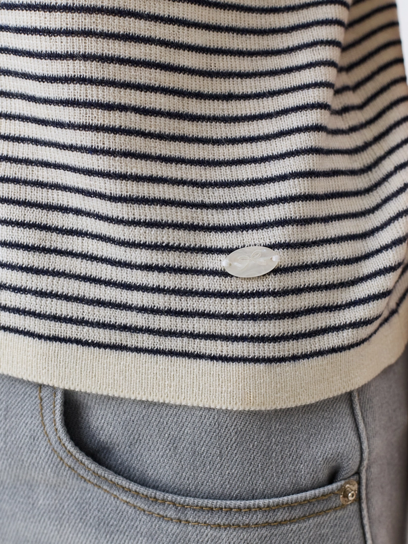 Джемпер в тонкую полоску