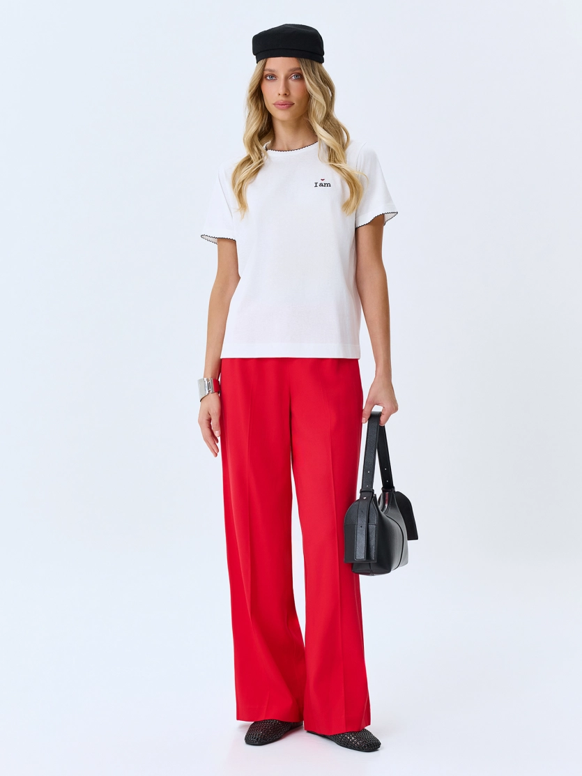 Футболка из тенселя с деликатной вышивкой