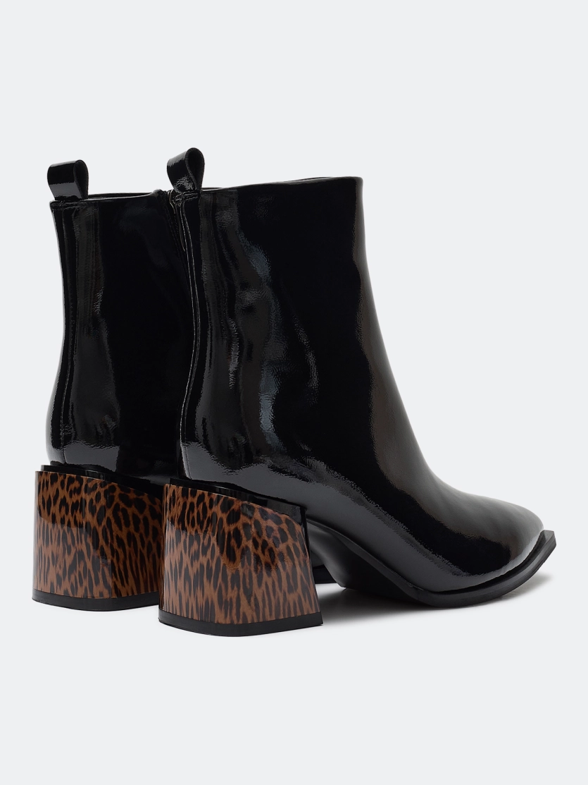 Ботильоны из лаковой кожи и контрастным каблуком