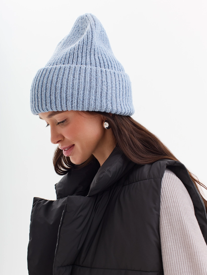 Вязаная шапка с отворотом