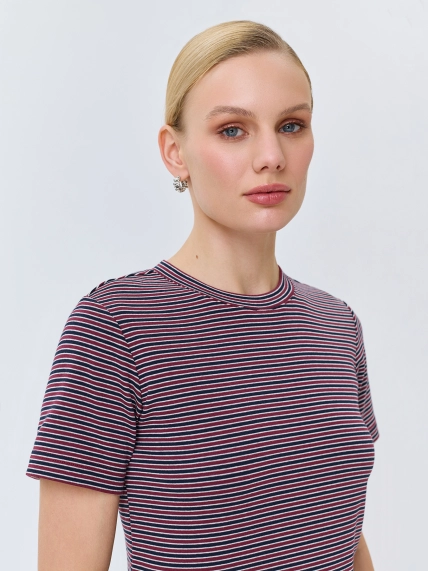 Приталенная футболка в полоску