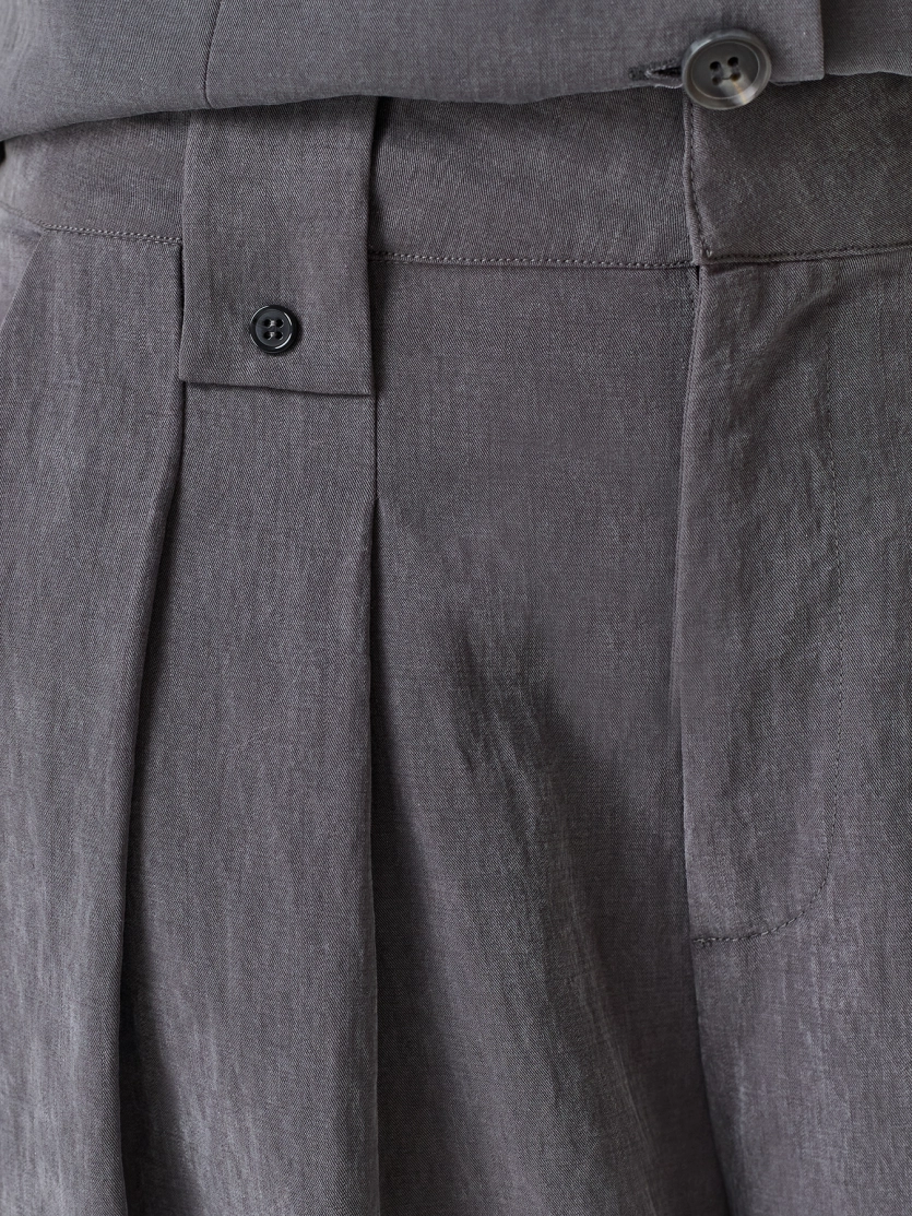 Брюки с акцентными складками из лиоцелла