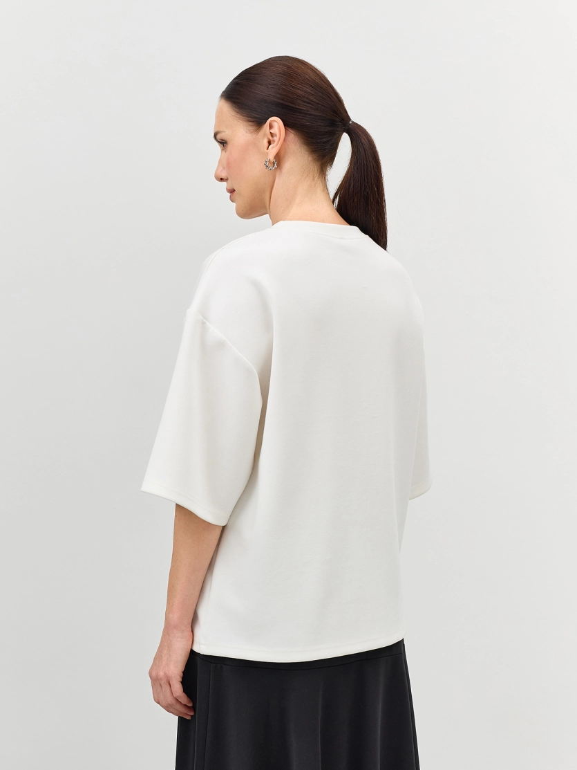 Джемпер с объемной вышивкой