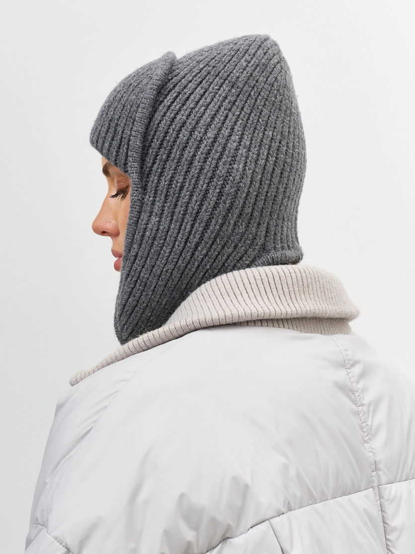 Вязаная шапка-ушанка