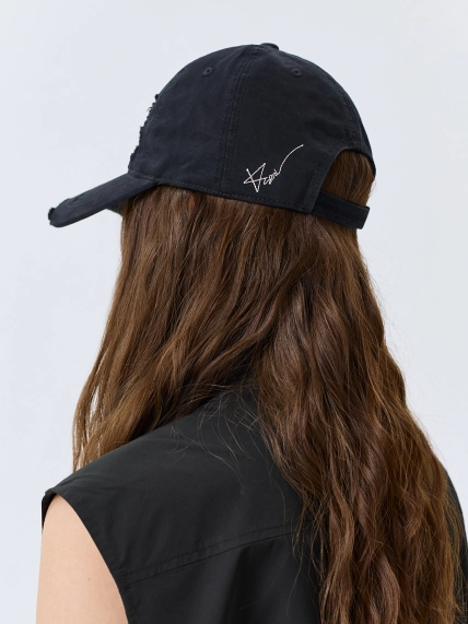 Бейсболка с акцентными дестроями