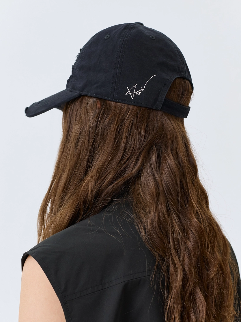 Бейсболка с акцентными дестроями